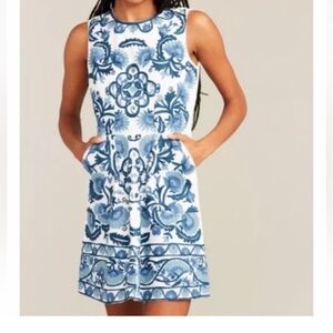 Roller Rabbit Kiki Embroidered Mini Dress Sleeveless Zip Back White Blue Medium